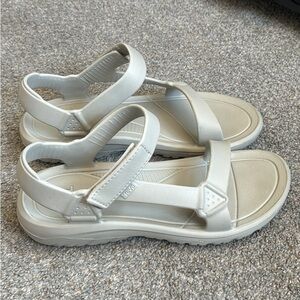 Men’s Teva Size 13